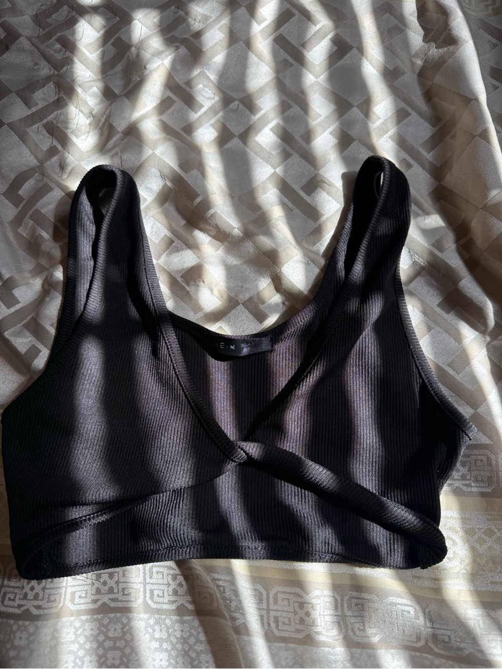 SHEIN Black Ribbed Twist-Front Crop Bralette